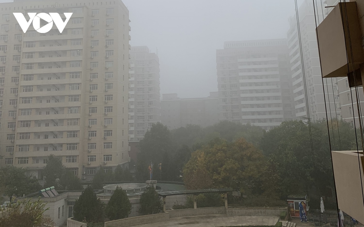 Trung Quốc cùng lúc phát đi cảnh báo bão tuyết, không khí lạnh và sương mù